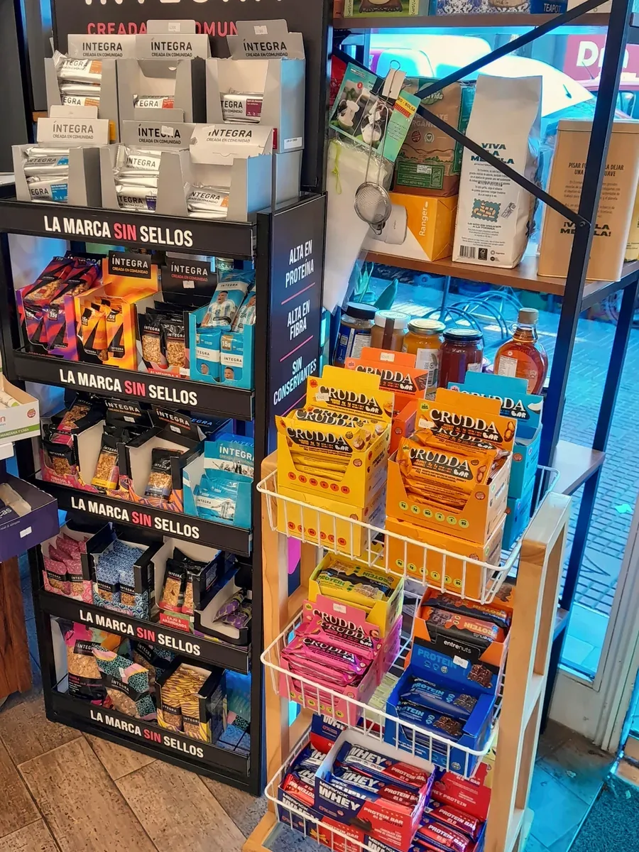 Exhibidor de barritas y snacks sin sellos